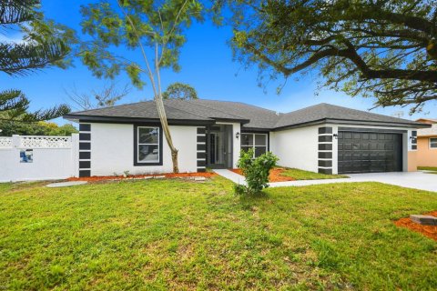 House in Port St. Lucie, Florida 4 bedrooms, 192.31 sq.m. № 2392384