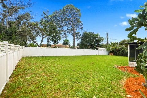 House in Port St. Lucie, Florida 4 bedrooms, 192.31 sq.m. № 2392384 - photo 5