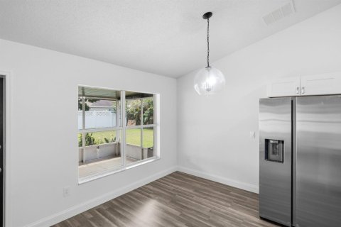 House in Port St. Lucie, Florida 4 bedrooms, 192.31 sq.m. № 2392384 - photo 19