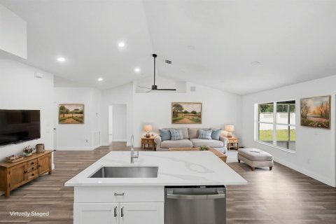 House in Port St. Lucie, Florida 4 bedrooms, 192.31 sq.m. № 2392384 - photo 16
