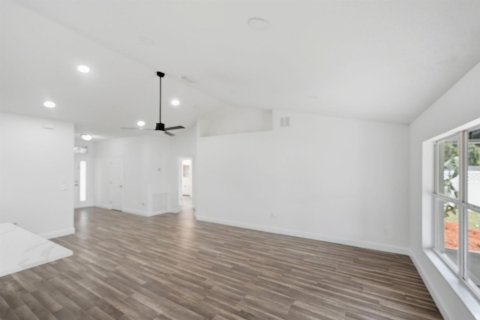 House in Port St. Lucie, Florida 4 bedrooms, 192.31 sq.m. № 2392384 - photo 12