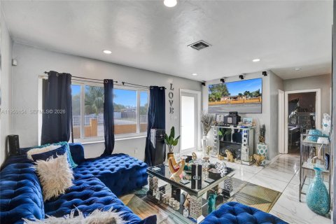 Купить виллу или дом в Майами-Гарденс, Флорида 4 спальни, 111.48м2, № 2005764 - фото 11