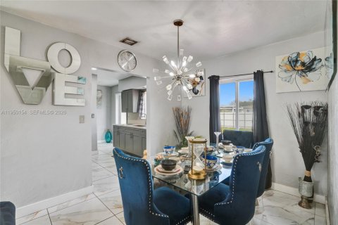 Купить виллу или дом в Майами-Гарденс, Флорида 4 спальни, 111.48м2, № 2005764 - фото 12