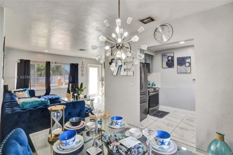 Купить виллу или дом в Майами-Гарденс, Флорида 4 спальни, 111.48м2, № 2005764 - фото 13