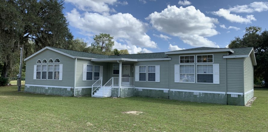 House in Interlachen, Florida 3 bedrooms, 194.54 sq.m. № 777656
