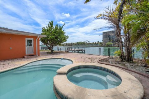 Casa en venta en Saint Pete Beach, Florida, 4 dormitorios, 271 m2 № 2195088 - foto 17