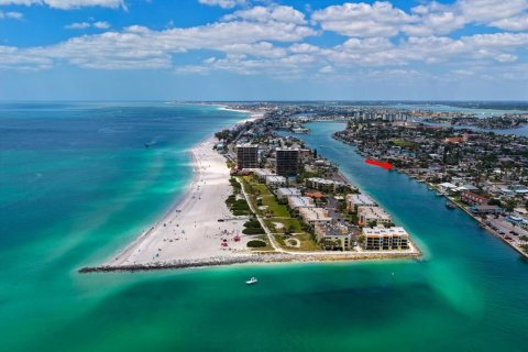 Casa en venta en Saint Pete Beach, Florida, 4 dormitorios, 271 m2 № 2195088 - foto 6