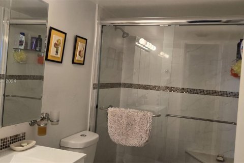 Condo in Hallandale Beach, Florida, 2 bedrooms  № 1811267 - photo 5