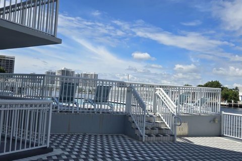 Condo in Hallandale Beach, Florida, 2 bedrooms  № 1811267 - photo 2