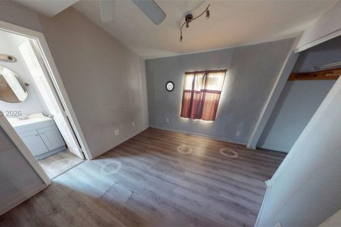 Villa ou maison à louer à Miami, Floride: 5 chambres, 157.66 m2 № 2023952 - photo 6