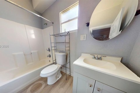 Villa ou maison à louer à Miami, Floride: 5 chambres, 157.66 m2 № 2023952 - photo 7