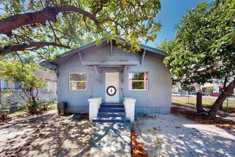 Villa ou maison à louer à Miami, Floride: 5 chambres, 157.66 m2 № 2023952 - photo 10