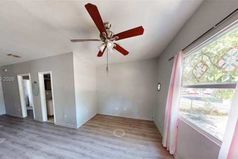 Villa ou maison à louer à Miami, Floride: 5 chambres, 157.66 m2 № 2023952 - photo 3