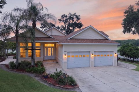 House in Leesburg, Florida 3 bedrooms, 235.04 sq.m. № 2321735