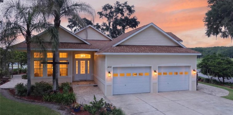 Villa ou maison à Leesburg, Floride 3 chambres, 235.04 m2 № 2321735