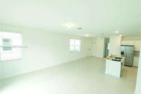 Снять в аренду таунхаус в Порт-Сент-Луси, Флорида 3 спальни, 169.08м2, № 1998165 - фото 8