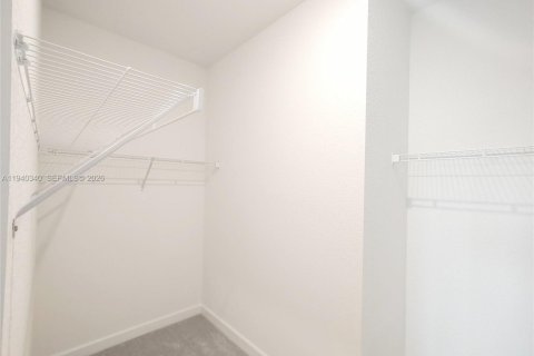 Снять в аренду таунхаус в Порт-Сент-Луси, Флорида 3 спальни, 169.08м2, № 1998165 - фото 26