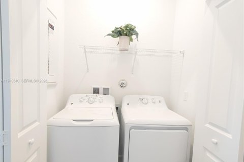 Снять в аренду таунхаус в Порт-Сент-Луси, Флорида 3 спальни, 169.08м2, № 1998165 - фото 27