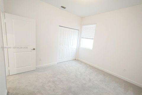 Снять в аренду таунхаус в Порт-Сент-Луси, Флорида 3 спальни, 169.08м2, № 1998165 - фото 12