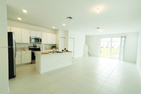 Снять в аренду таунхаус в Порт-Сент-Луси, Флорида 3 спальни, 169.08м2, № 1998165 - фото 7