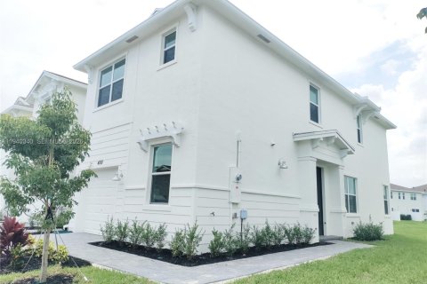 Снять в аренду таунхаус в Порт-Сент-Луси, Флорида 3 спальни, 169.08м2, № 1998165 - фото 2