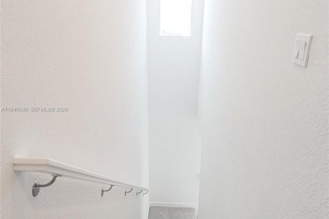 Снять в аренду таунхаус в Порт-Сент-Луси, Флорида 3 спальни, 169.08м2, № 1998165 - фото 10