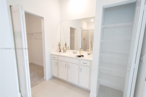 Снять в аренду таунхаус в Порт-Сент-Луси, Флорида 3 спальни, 169.08м2, № 1998165 - фото 17