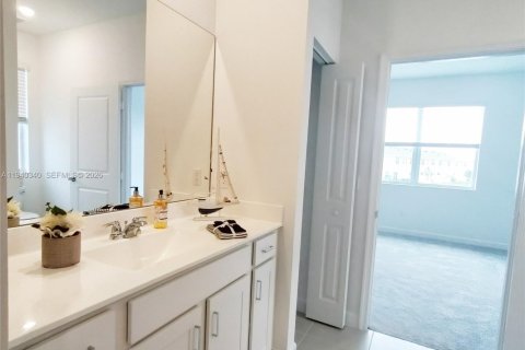 Снять в аренду таунхаус в Порт-Сент-Луси, Флорида 3 спальни, 169.08м2, № 1998165 - фото 16