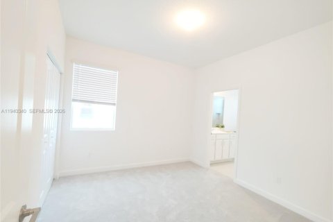 Снять в аренду таунхаус в Порт-Сент-Луси, Флорида 3 спальни, 169.08м2, № 1998165 - фото 13