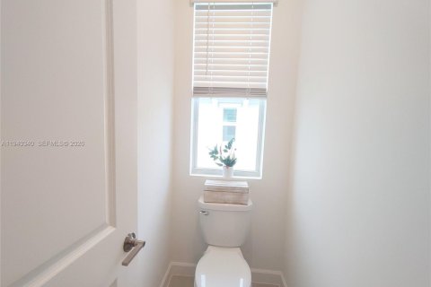 Снять в аренду таунхаус в Порт-Сент-Луси, Флорида 3 спальни, 169.08м2, № 1998165 - фото 18