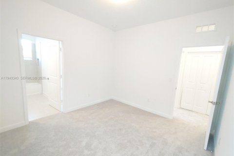 Снять в аренду таунхаус в Порт-Сент-Луси, Флорида 3 спальни, 169.08м2, № 1998165 - фото 23