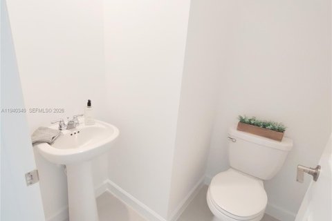 Снять в аренду таунхаус в Порт-Сент-Луси, Флорида 3 спальни, 169.08м2, № 1998165 - фото 9