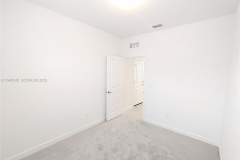 Снять в аренду таунхаус в Порт-Сент-Луси, Флорида 3 спальни, 169.08м2, № 1998165 - фото 25