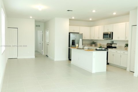 Снять в аренду таунхаус в Порт-Сент-Луси, Флорида 3 спальни, 169.08м2, № 1998165 - фото 6