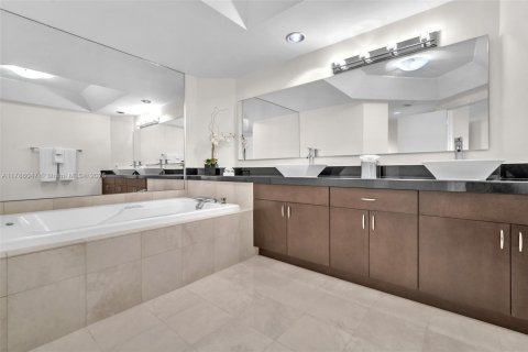 Copropriété à vendre à Aventura, Floride: 3 chambres, 237.83 m2 № 1941573 - photo 9