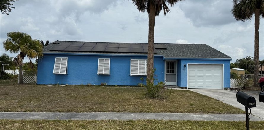 House in Port Charlotte, Florida 3 bedrooms, 103.68 sq.m. № 1722896