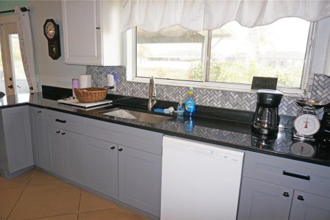 House in Port Charlotte, Florida 3 bedrooms, 103.68 sq.m. № 1722896 - photo 17
