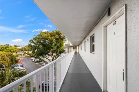 Copropriété à louer à Oakland Park, Floride: 1 chambre, 69.68 m2 № 1987901 - photo 3