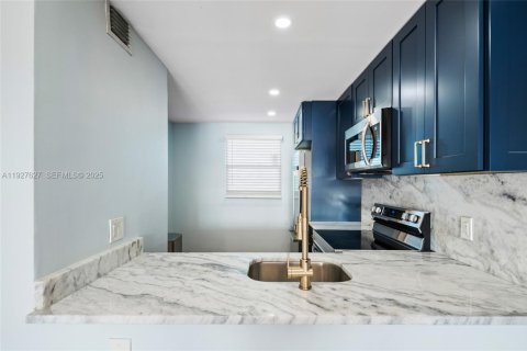 Copropriété à louer à Oakland Park, Floride: 1 chambre, 69.68 m2 № 1987901 - photo 13