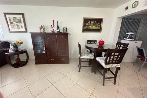 Villa ou maison à vendre à Tamarac, Floride: 2 chambres, 106 m2 № 1949165 - photo 13