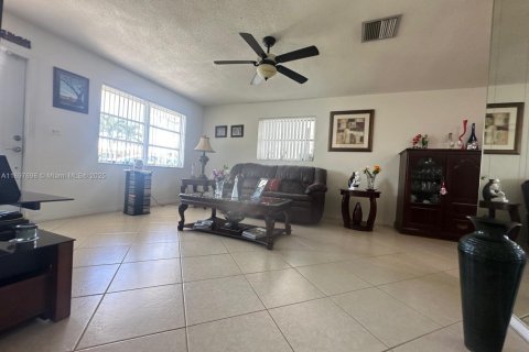 Villa ou maison à vendre à Tamarac, Floride: 2 chambres, 106 m2 № 1949165 - photo 7