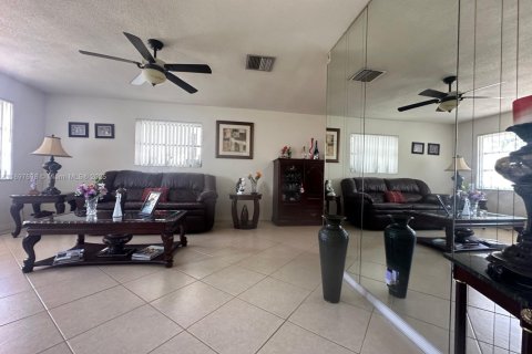 Villa ou maison à vendre à Tamarac, Floride: 2 chambres, 106 m2 № 1949165 - photo 6