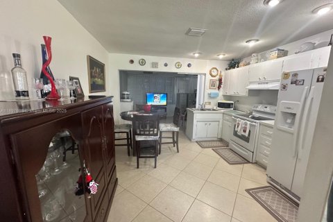 Villa ou maison à vendre à Tamarac, Floride: 2 chambres, 106 m2 № 1949165 - photo 8