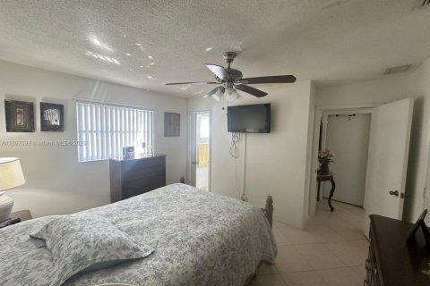 Villa ou maison à vendre à Tamarac, Floride: 2 chambres, 106 m2 № 1949165 - photo 15