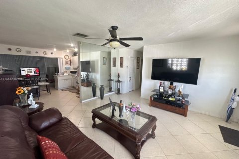 Villa ou maison à vendre à Tamarac, Floride: 2 chambres, 106 m2 № 1949165 - photo 5