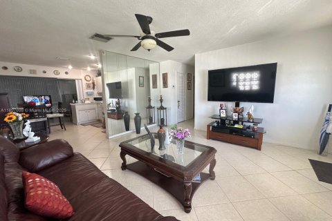 Villa ou maison à vendre à Tamarac, Floride: 2 chambres, 106 m2 № 1949165 - photo 4