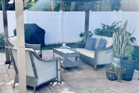 Villa ou maison à vendre à Miami, Floride: 4 chambres, 278.71 m2 № 1958384 - photo 17