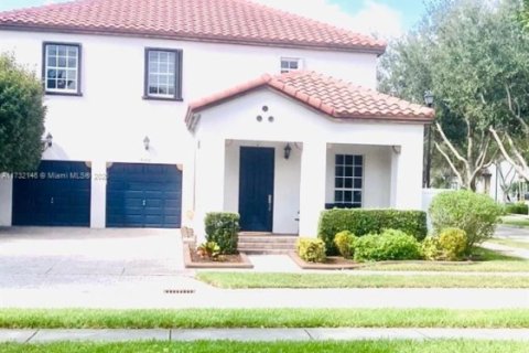 Villa ou maison à vendre à Miami, Floride: 4 chambres, 278.71 m2 № 1958384 - photo 2