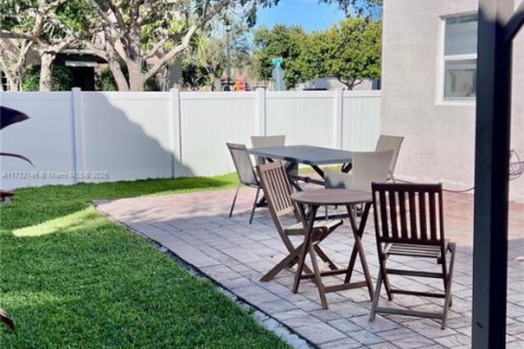 Villa ou maison à vendre à Miami, Floride: 4 chambres, 278.71 m2 № 1958384 - photo 19