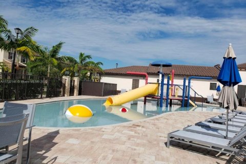 Villa ou maison à vendre à Miami, Floride: 4 chambres, 278.71 m2 № 1958384 - photo 28